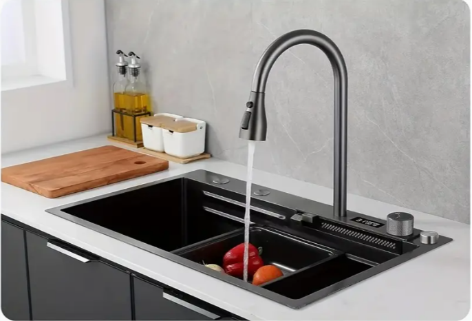 Nowoczesny Czarny Zlew ze Stali Nierdzewnej z Cyfrowym Wyświetlaczem i Kranem 4w1 – Design Wodospadu + Akcesoria